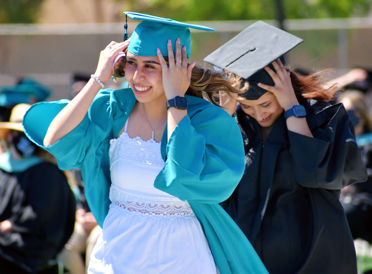 061121-smt-news-pv-high-graduation-001